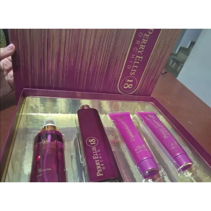 Set Perry Ellis 18 Orchid 4Pzs 100Ml Edp Spray/ Body Lotion 90Ml/ Shower Gel 90Ml/ Body Mist 118Ml Spray - Mujer